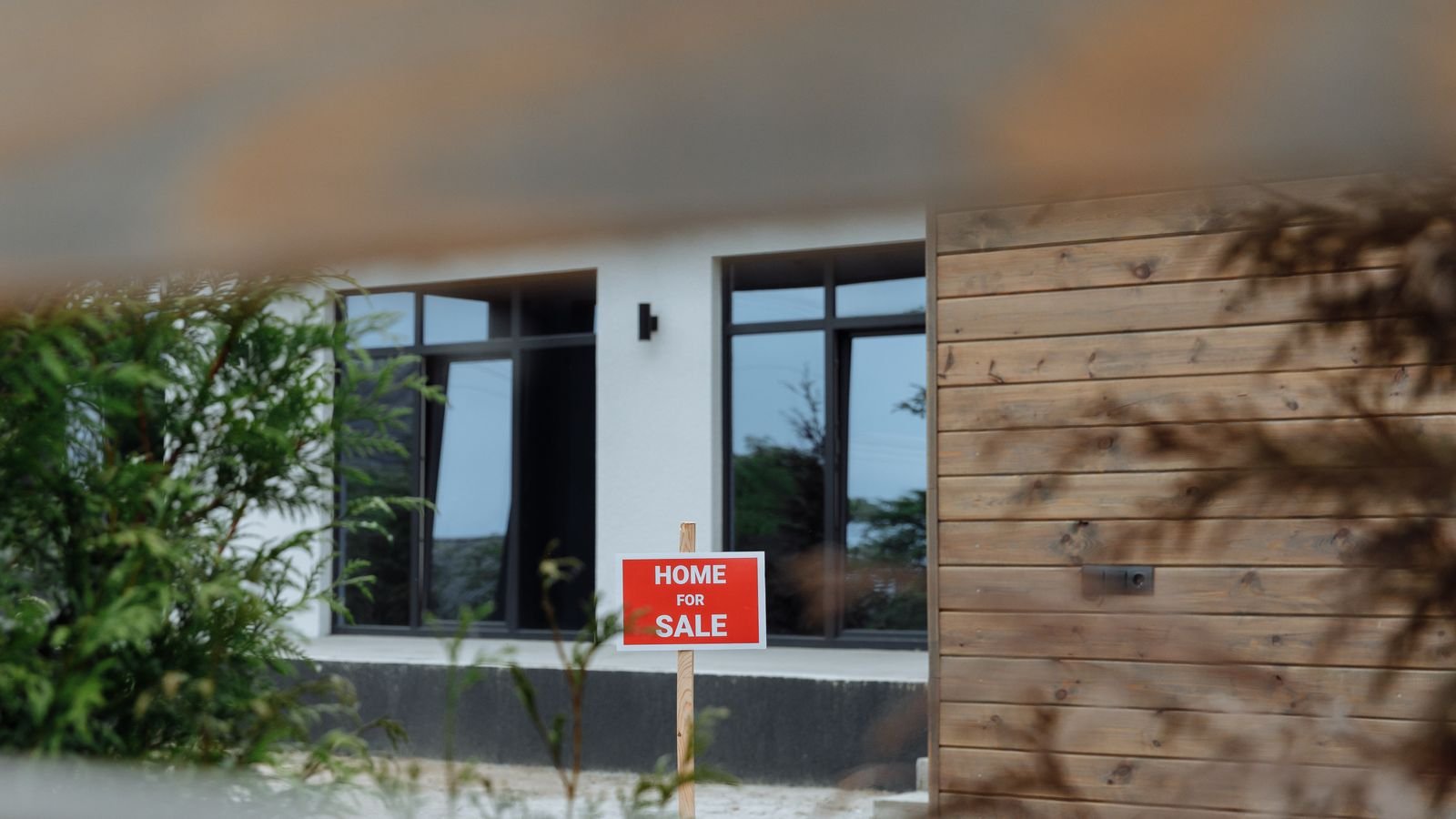 Mortgage Rates Hit a One-Year High: What’s Pushing 30-Year Rates Toward 7%